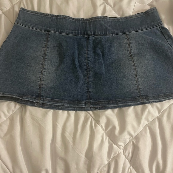 Unbelievable Deal!Juniors plus size shorts skirt and jeans!! Plus tank and tubes - Picture 5 of 10